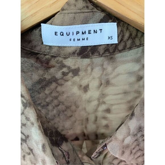 Equipment Femme 100% Silk Signature Slim Fit Button-Up Snake Print Shirt - Picture 7 of 11